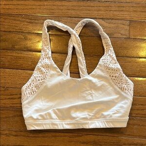 Alo White Detail Sports Bra